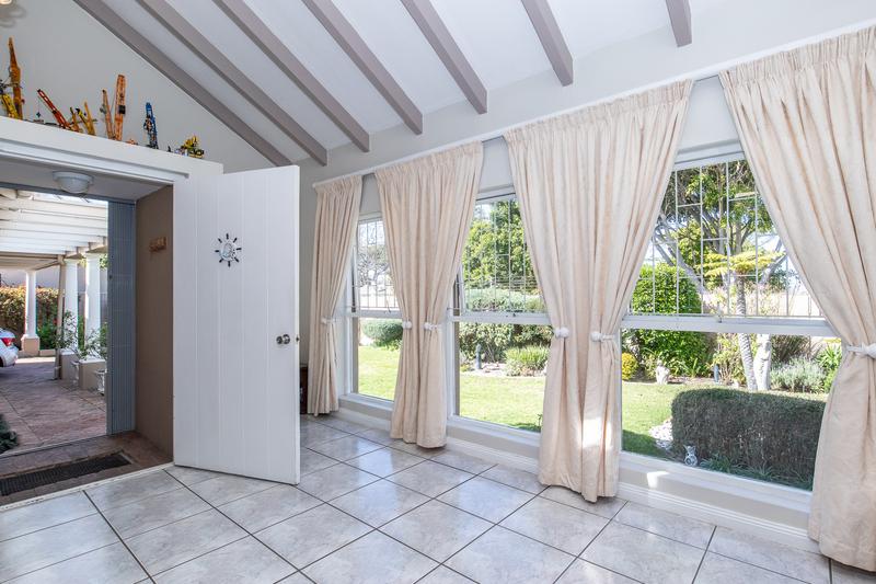 5 Bedroom Property for Sale in Meadowridge Western Cape
